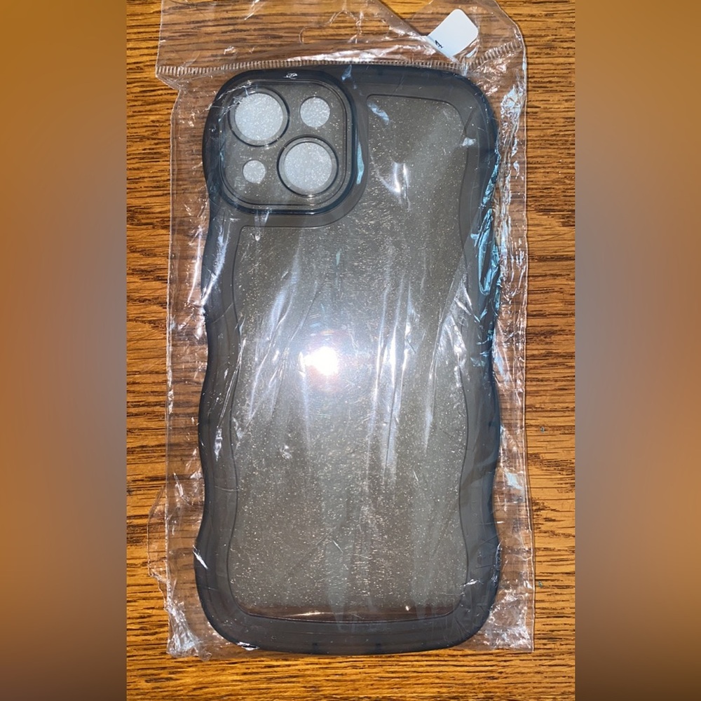 Black iPhone 14 phone case ￼